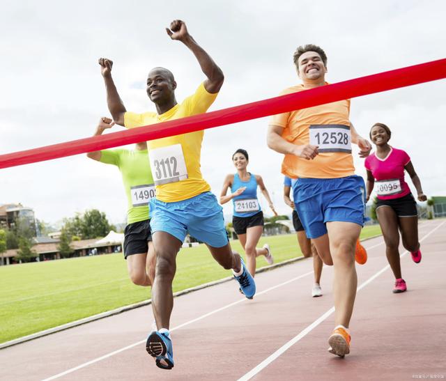 澳亚国际登录-热血燃烧，运动员们冲刺终点的瞬间