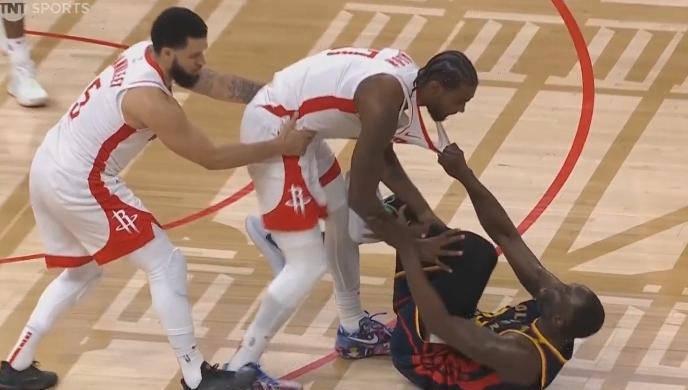 澳亚国际在线登录-篮球比赛中出现技术犯规争议