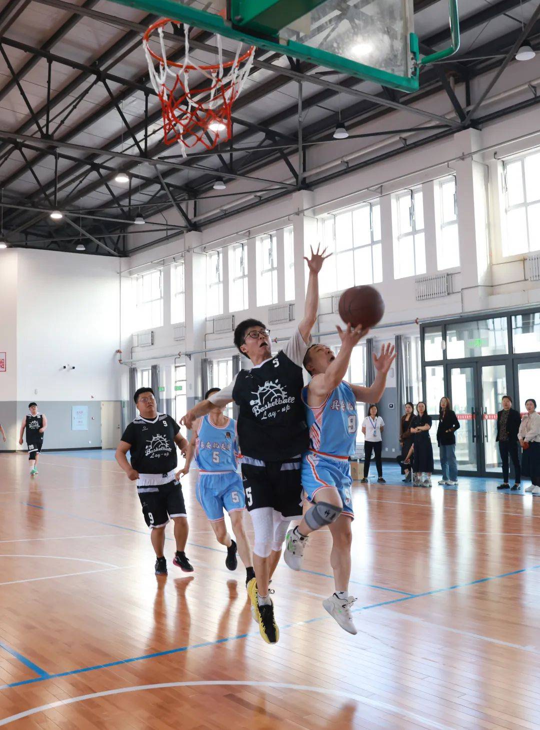 澳亚国际登录-沸腾的赛场上，球员们打出了最佳表现